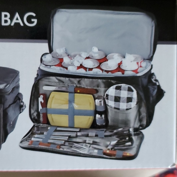 Barbeque set with insulated cooler bag - Picture 3 of 4